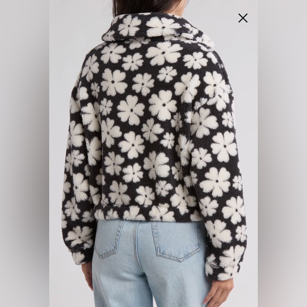 Billabong Warmed Up Floral Fleece Shacket sz Large in Black and White Flower - Picture 2 of 9